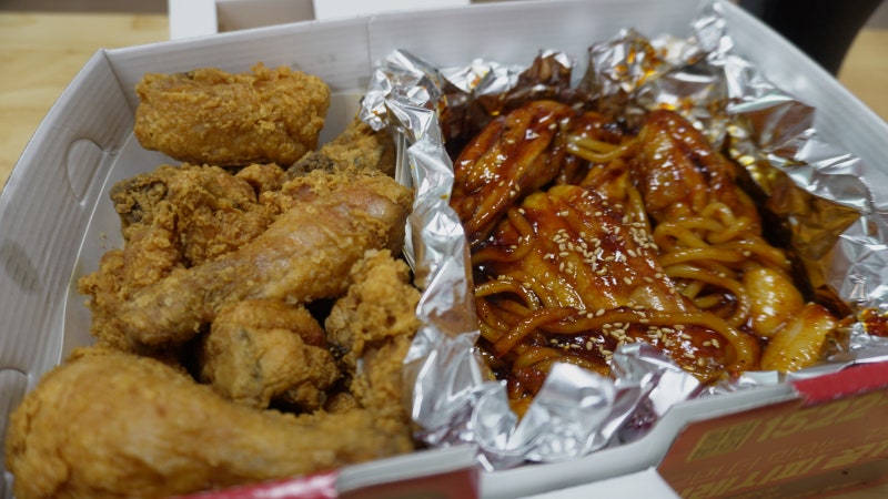 꾸브라꼬숯불두마리치킨 숯불 양념구이 후라이드 후기 우동사리 추천