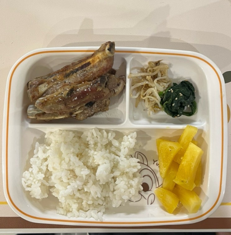 2월 1, 2주 주간밥상: 명절전에는 냉털 집밥. 닭죽, 등갈비구이, 얼큰칼만둣국, 베이컨말이주먹밥. 2월 1, 2주 주간밥상: 명절전에는 냉털 집밥. 닭죽, 등갈비구이, 얼큰칼만둣국, 베이컨말이주먹밥.