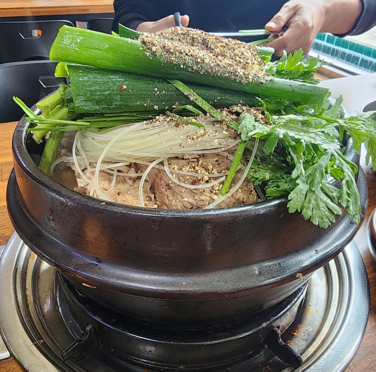  청주 왕뚝배기감자탕 - 주말에도 손님이 꽉 차있는 청주대 근처 우암동 '빅사이즈 감자탕' 맛집