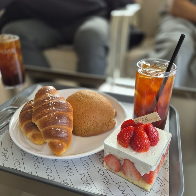  장유 대형 카페 포븐 베이커리 맛집 딸기 케이크