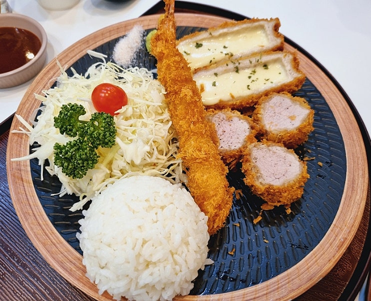  신분당선 강남역 맛집 5번 재방문 존맛 돈까스 돈꿈 카츠앤소바