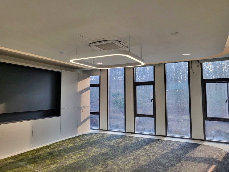 대표실, 임원실, 팀장실 그리고 회의 미팅룸 공간 맞춤형 코너 라운드 사각형 펜던트 라인조명.