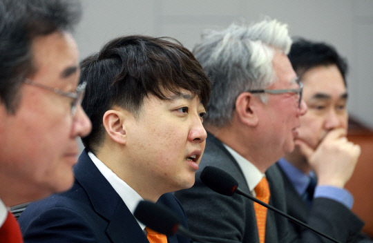 <b>개혁신당</b> 이낙연, <b>이준석</b>  '선거 지휘·배복주 공천' 갈등…통합... 