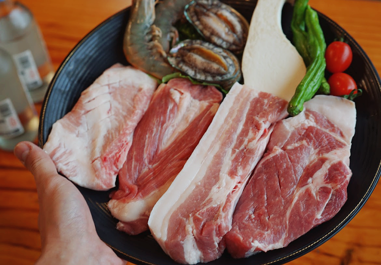  제주 여행 첫날의 행운 성산 최고의 흑돼지 맛집 섭지골 흑돼지 성산본점