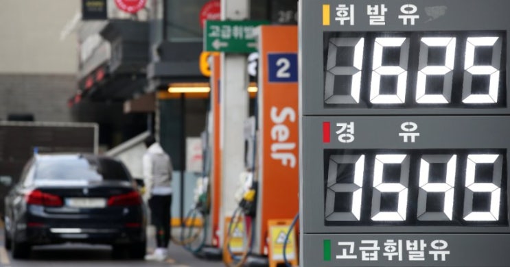 3주 연속 오른 주유소 기름값… 정부, '유류세 인하' 2개월 연장 3주 연속 오른 주유소 기름값… 정부, '유류세 인하' 2개월 연장