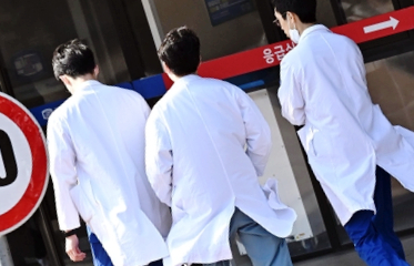 <b>전공의</b> 파업 사직 국민목숨 담보 <b>집단</b>행동 돌입