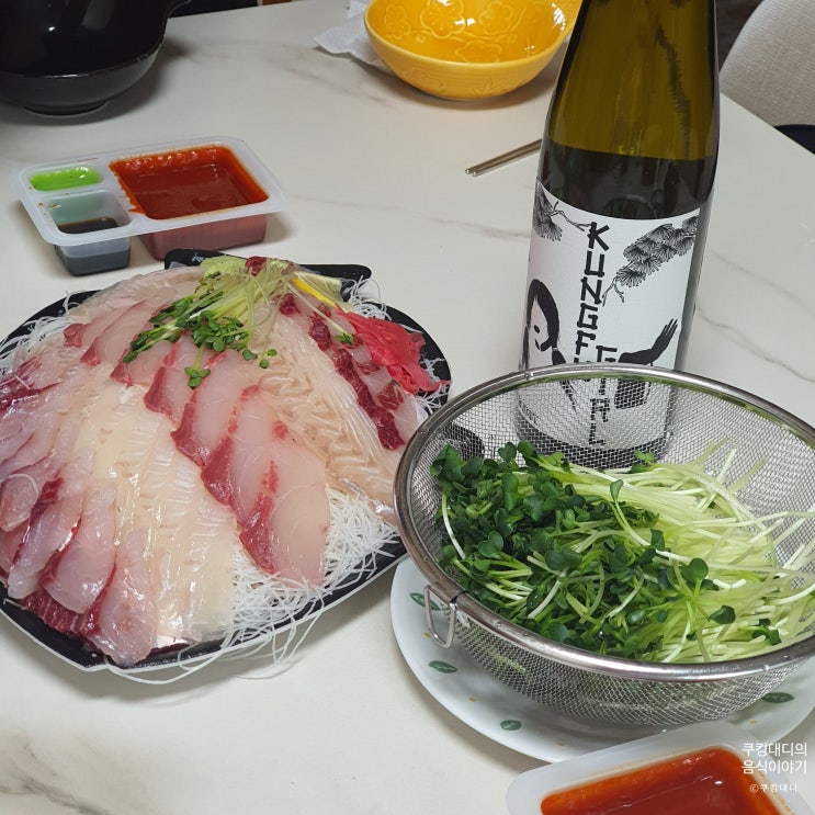  모둠 회 LA갈비 동죽조개탕 쿵푸걸 와인 음식 조합