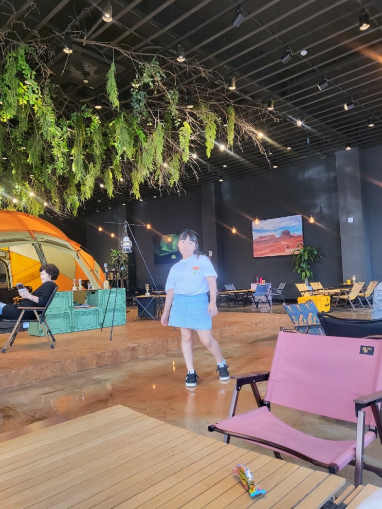  캠핑카페 오산 엔보트 NVOT오산점 널찍해서 좋아요