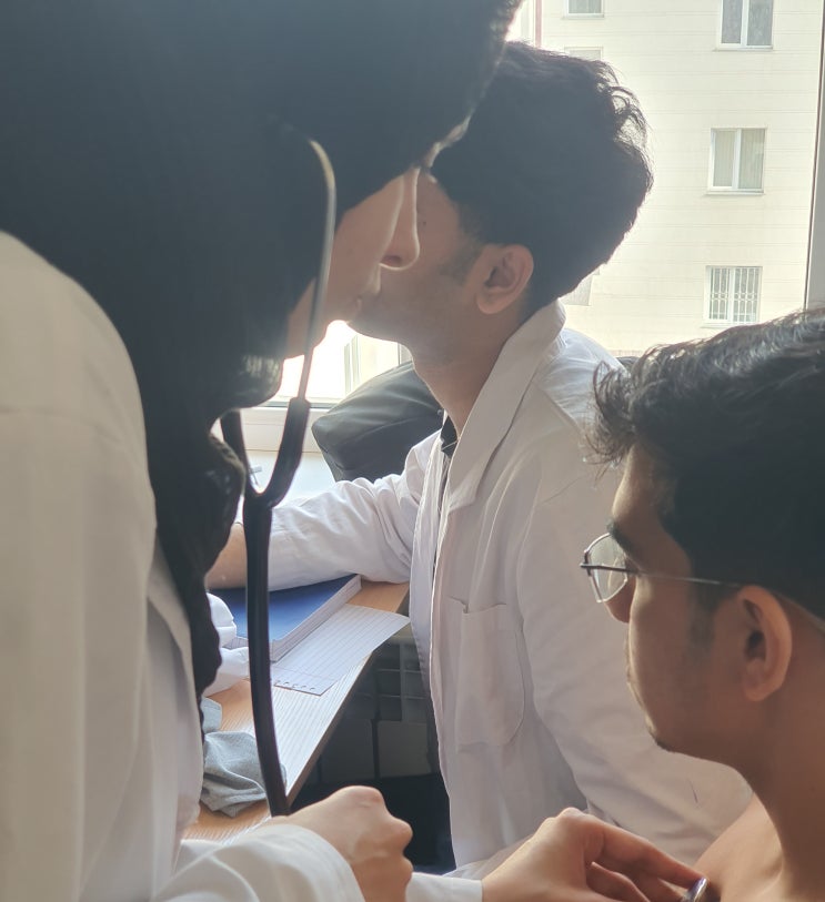  국립타슈켄트소아의대 청진수업