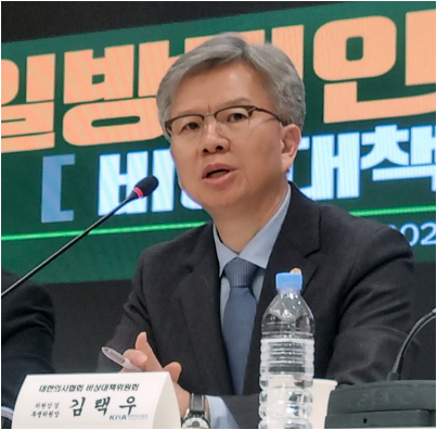 <b>의협 비대위</b> "전공의 사직 지지…면허박탈 겁박 지속하면 법적... 