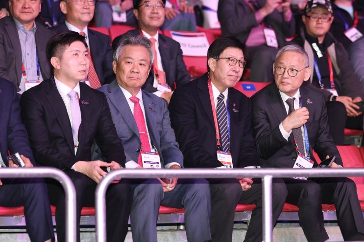 정몽규 축구협회장 4선 도전 가능성에 <b>유인촌 장관</b>은 부정적