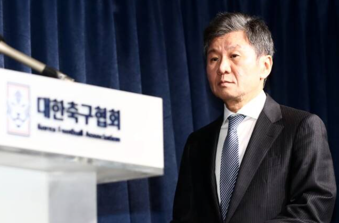 정몽규 4선 도전 시사에..<b>유인촌 장관</b> 사이다 발언 "일단 일을... 