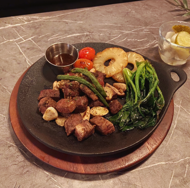  다양한 술과 맛있는 안주, 그리고 사람들이 있는 모란 술집 사람사는이야기 모란점