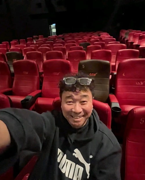 강원래 '건국전쟁' 드디어 관람…'휠체어 거부' 극장 재방문 강원래 '건국전쟁' 드디어 관람…'휠체어 거부' 극장 재방문