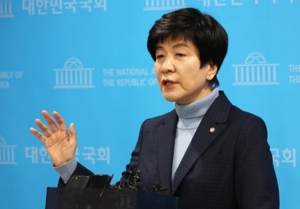 <b>김영주</b> 국회부의장 민주당 <b>탈당</b>…"하위 20% 통보 모멸감"