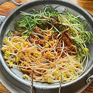 제주 / 표선 노포 도민 맛집 흑돼지 두루치기 가시리명문식당 (몸국도 나와요)