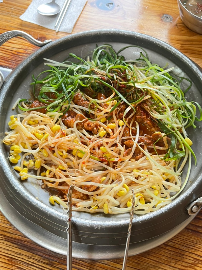 제주 / 표선 노포 도민 맛집 흑돼지 두루치기 가시리명문식당 (몸국도 나와요)