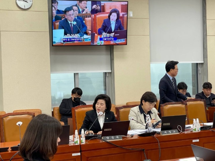 정책 실패와 <b>민생토론회</b> 관권선거 논란을 강력하게 비판했습니다]