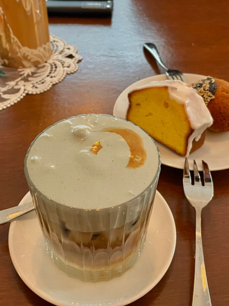  평택역 감성카페 추천 | 애견동반가능 피스타치오라떼 존맛 디저트 맛집 _ 와이즈커피랩