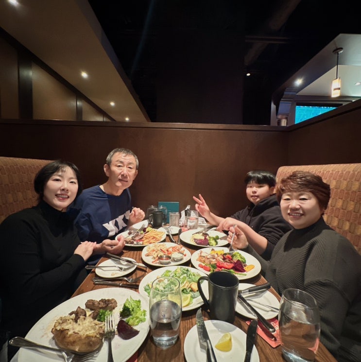  무지개뜬 날 부모님과 함께 저녁식사 하던날 / 부모님 캐나다 오셨던 23년 12월