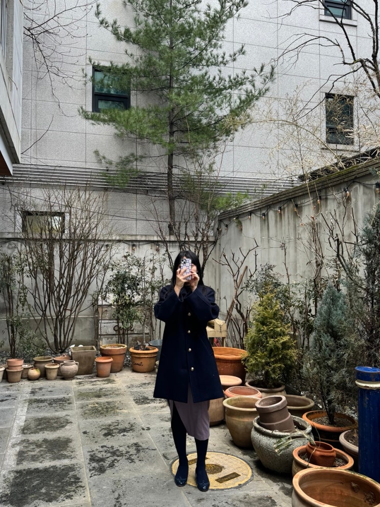  데일리룩 / 하프코트 지금 입으세요 (스탠다이얼 하프코트, 미디 슬릿 스커트, 레페토 까미유)