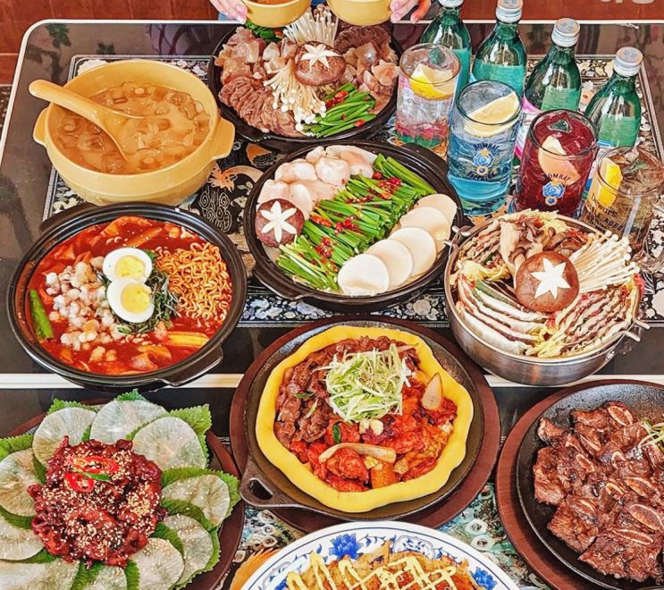  모란역 뉴코아 뒷골목에 위치한 레트로 감성요리주점 회장님댁 모란점