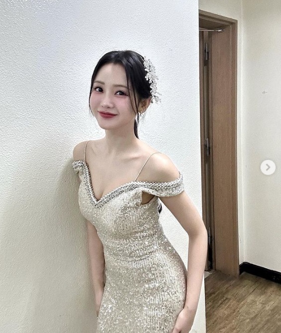 <b>홍지윤</b>, <b>가요무대</b> 첫 출연 대기실 인증샷