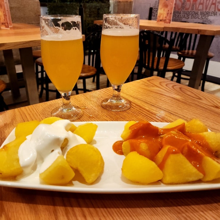  [마드리드 맛집] Las Bravas 라스 브라바스 감자구이 줄서는맛집 매운소스 하얀소스 핀초 모루노