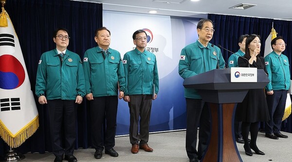 <b>한덕수 총리</b>, 의사 집단행동 관련 담화문 발표···국민 생명을... 