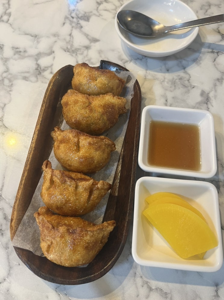  부산 유명한 만두 맛집"신발원"