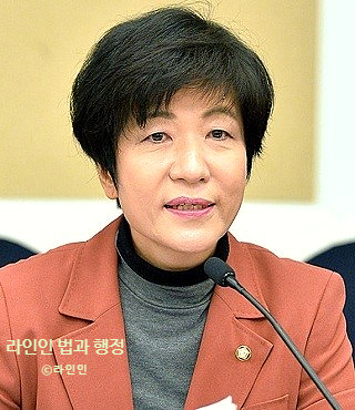 [속보] <b>김영주</b> 국회<b>부의장</b>, 더불어민주당 탈당…"현역 하위 20... 