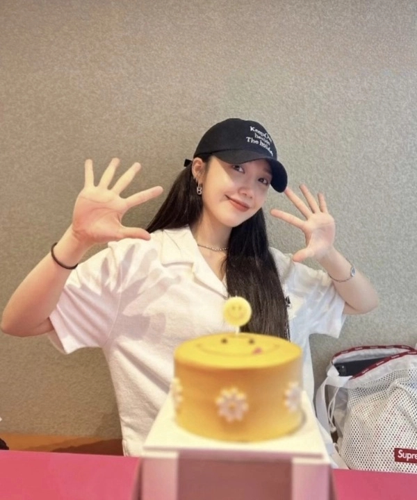  데일리로 여자들의 스타일링에 매력을 더할 명품 브랜드 구찌 더블 G 실 팔찌 추천 w. 정은지