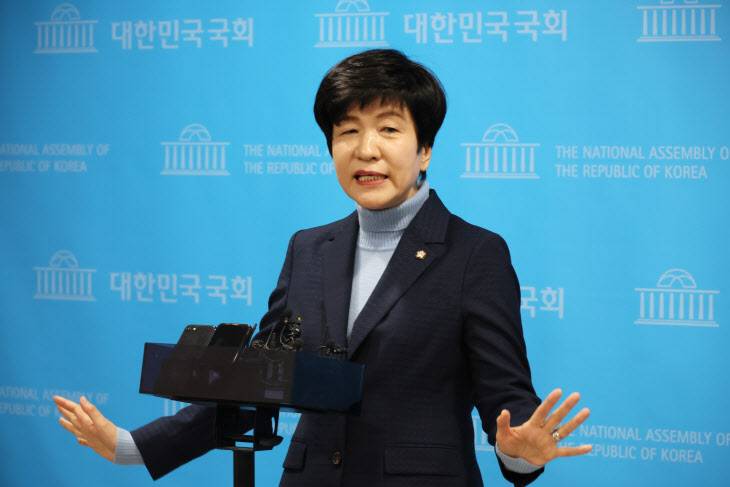 4선 <b>김영주</b>, 민주당 <b>탈당</b> 선언 “하위 20% 통보 모멸감”