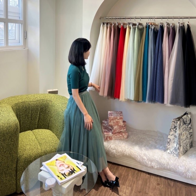  사계절 내내 코디가능한                         21컬러 발레리나 플레어 플리츠 풍성 롱 튤 샤스커트