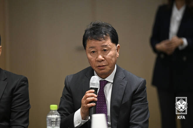 전력강화위원장에 <b>정해성</b>, 차기 축구대표팀 <b>감독</b> 선임 책임... 