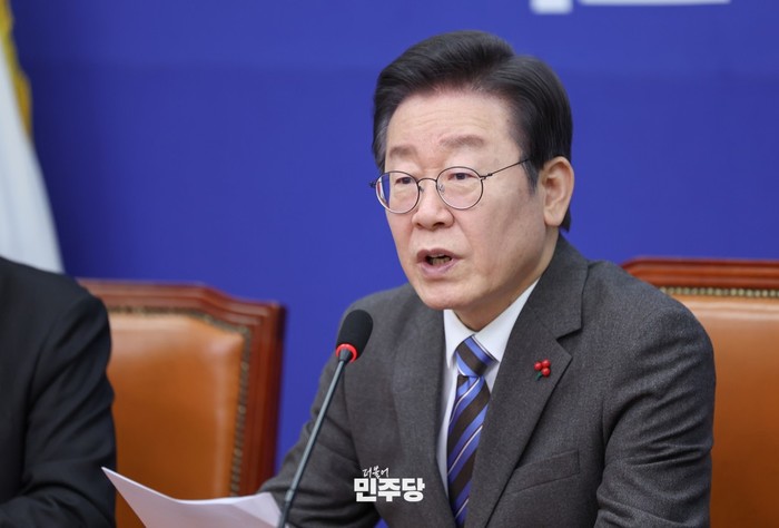 <b>이재명</b> 대표 "<b>의대정원</b> 2천 명 증원? '정치쇼'를 하려는 것 아닌가"