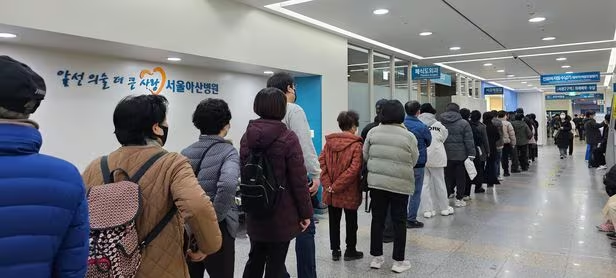윤<b>대통령</b> “국민 생명 볼모로 <b>집단행동</b> 안돼”