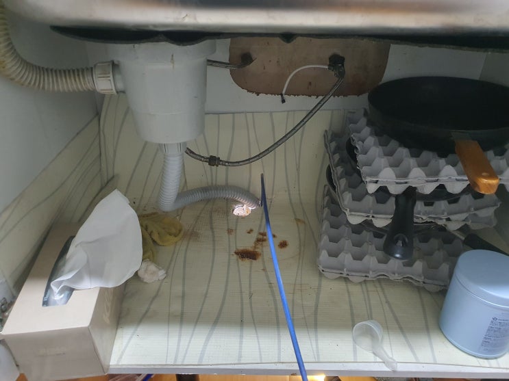  노후 배관 오래된 빌라씽크대막힘 바닥 장판으로 배수구 물새는 문제 서울 인천
