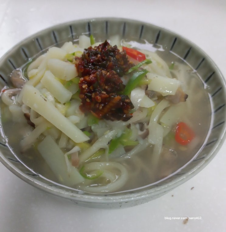  바지락칼국수 레시피 만들기 칼로리 감자호박칼국수 멸치육수 내기 국물요리 추천