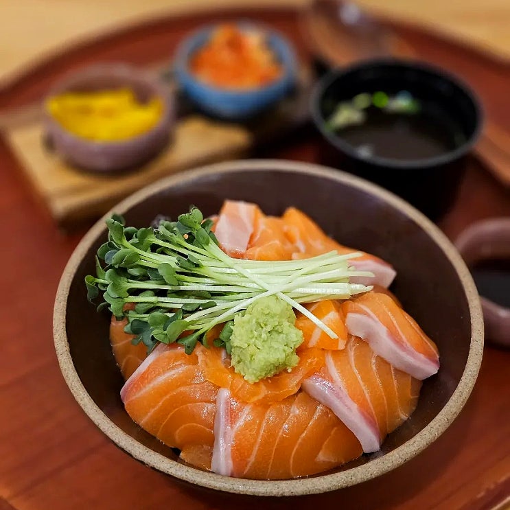  안산 중앙동 맛집 만고쿠 맛도리 연어덮밥 혼밥 후기