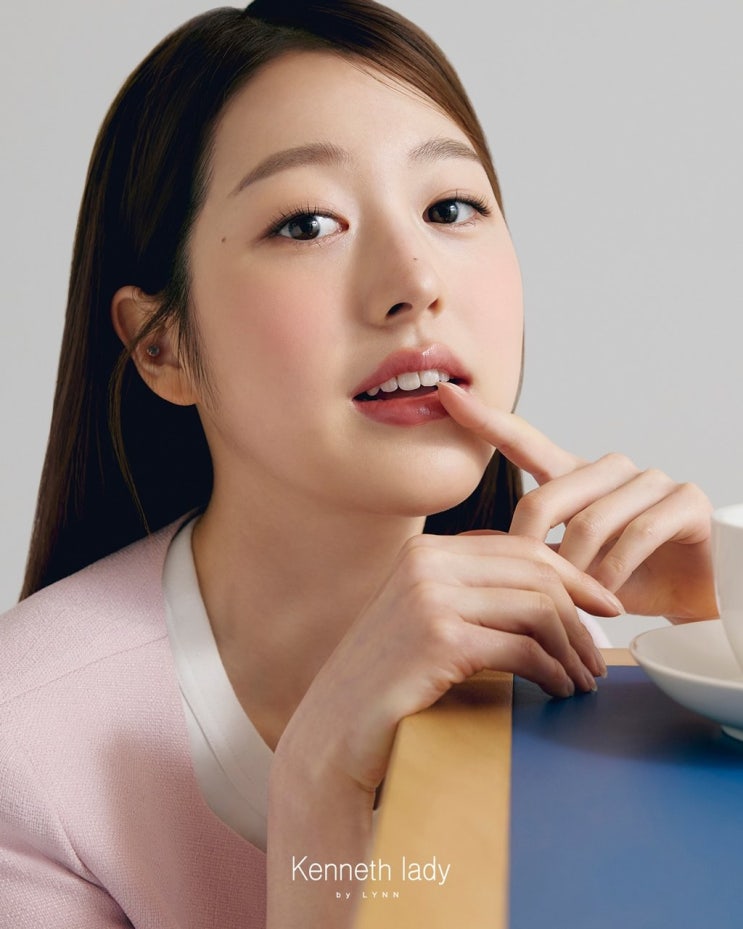 '우월한 유전자' 장다아, '장원영 친언니'다운 청순 미소...동생과 닮은꼴 미모 '우월한 유전자' 장다아, '장원영 친언니'다운 청순 미소...동생과 닮은꼴 미모