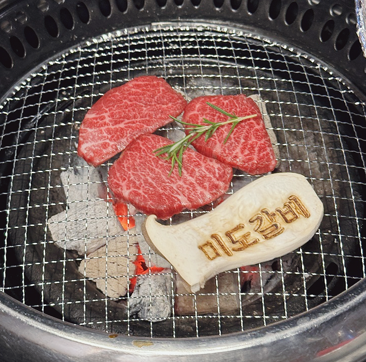  질 좋은 최상급 고기와 서비스가 친절한 종각역맛집 미도갈비