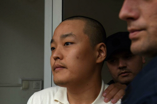 '테라' <b>권도형</b>, 한국 아닌 <b>미국</b>으로 <b>송환</b> 결정…도피 22개월만