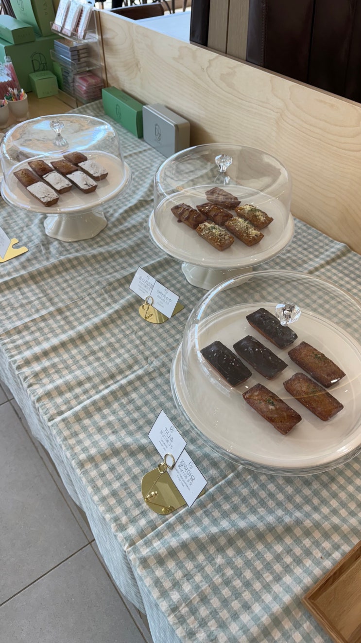 행궁동 대형카페 노트북 카페 디아즈 행궁동 대형카페 노트북 카페 디아즈