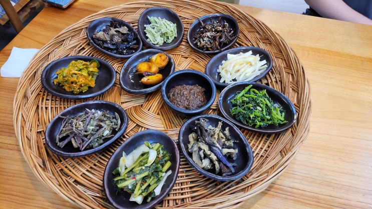 [강원 춘천 맛집] 장독마을 - 보리밥 정식과 나물 한상