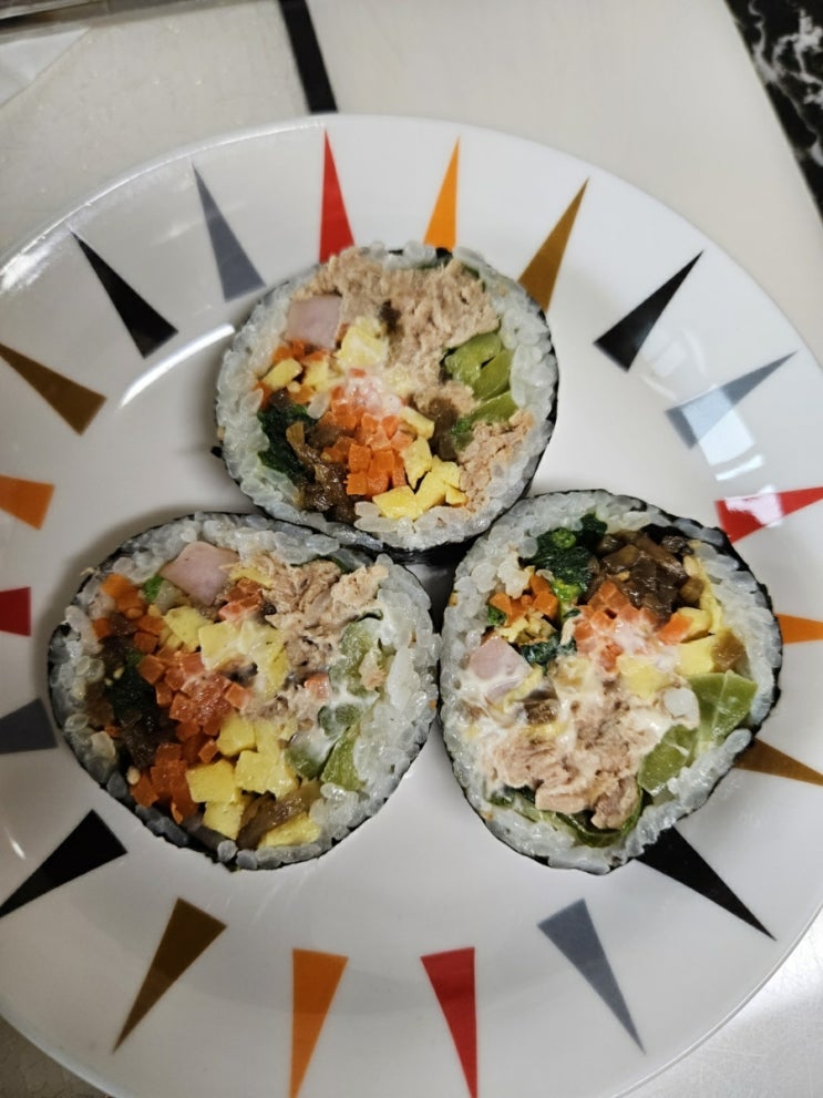 오별난 멸치국수 배방점 김밥 추천해요.