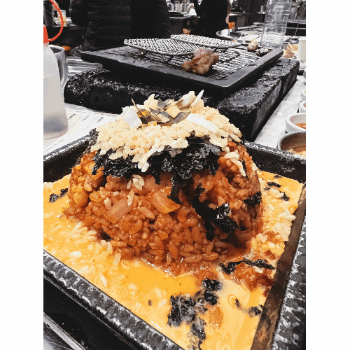 잠실에 직접 구워주시는 맛있는  돼지갈비랑 장작구이로 구워주는 돼지껍데기 집 본디