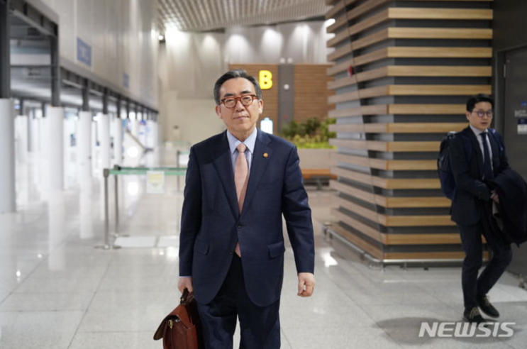 <b>한일 외교장관</b>회담…北문제·징용해법 논의