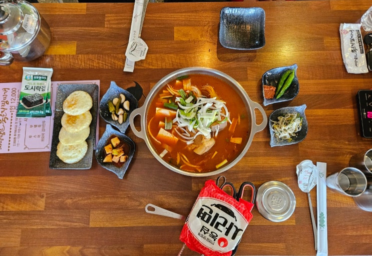 거제도 사랑담은묵은지찜찌개 본점 아침식사 혼밥 장승포수변공원 김치찌개 맛집