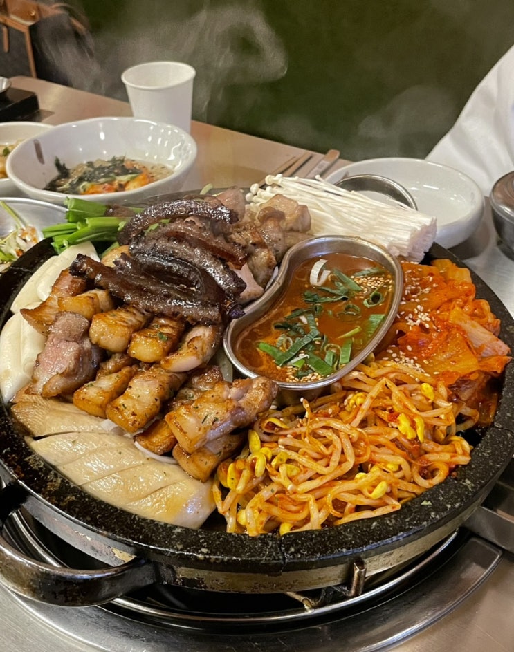  첨단 맛집 전부 구워서 나오는 고깃집 넌 먹기만 하면 돼